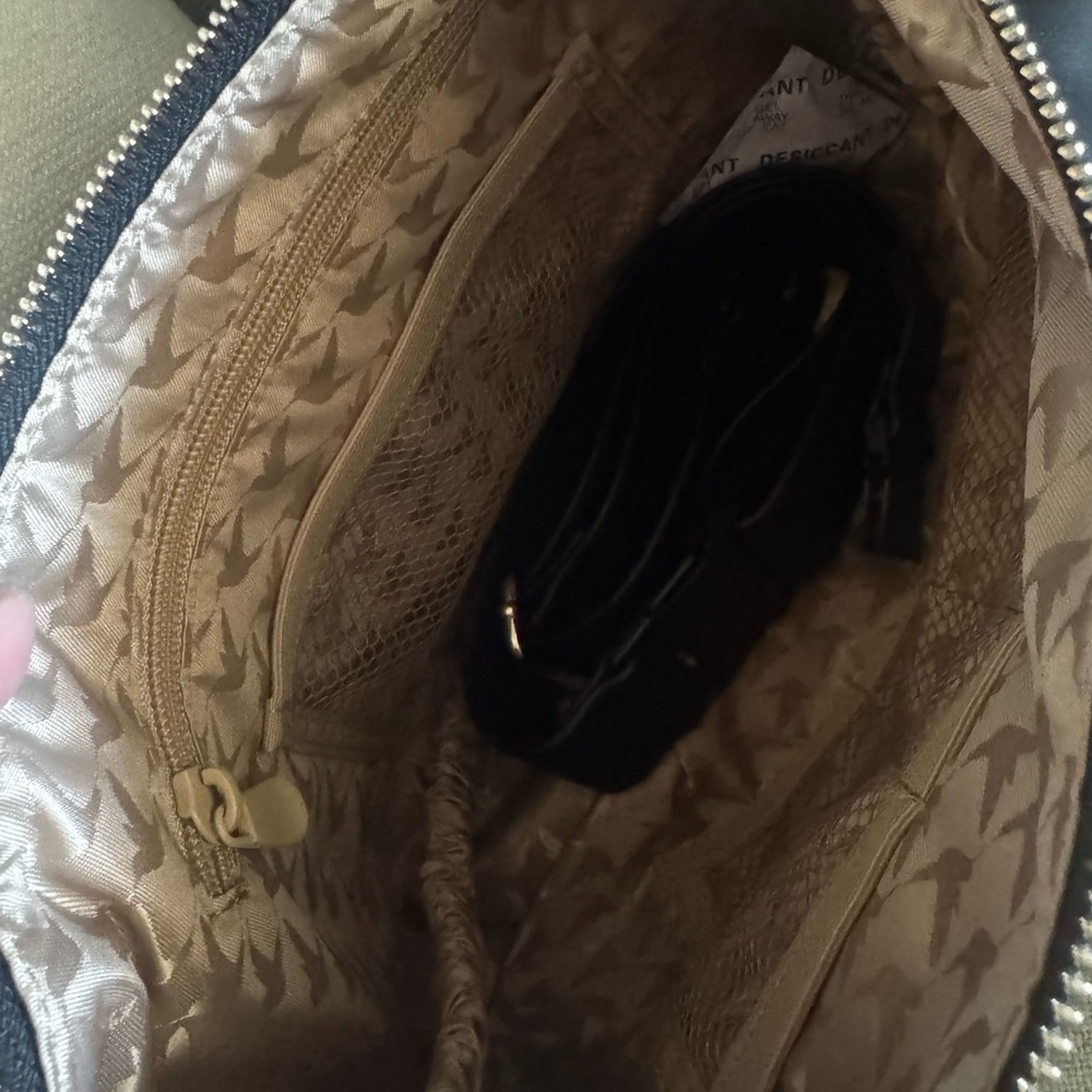 Lo & Sons Aoyama 2 bag- black with gold hardware, new - Picture 12 of 14